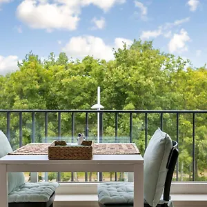 Beautiful Studio With Park And Apartment